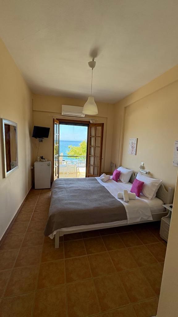Romanza Rooms Poúlithra Exteriér fotografie